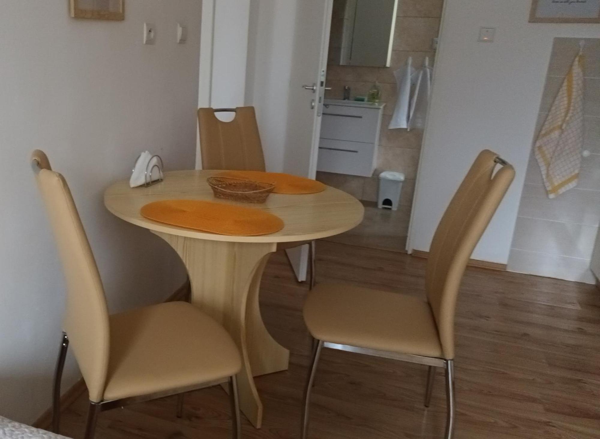 קרלובי וארי Apartman Alena מראה חיצוני תמונה